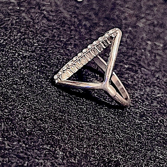 (2 for $10) 6 Used Silver tone & plated Rings w/ sim Diamonds - Picture 2 of 9